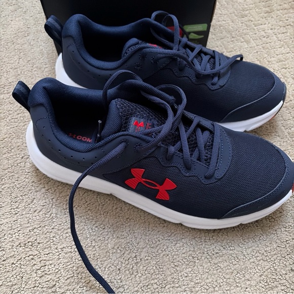 Under Armour Navy Sneakers Red Logo men’s 9.5 new nwt UA charged Assert 10 shoes - Picture 5 of 8